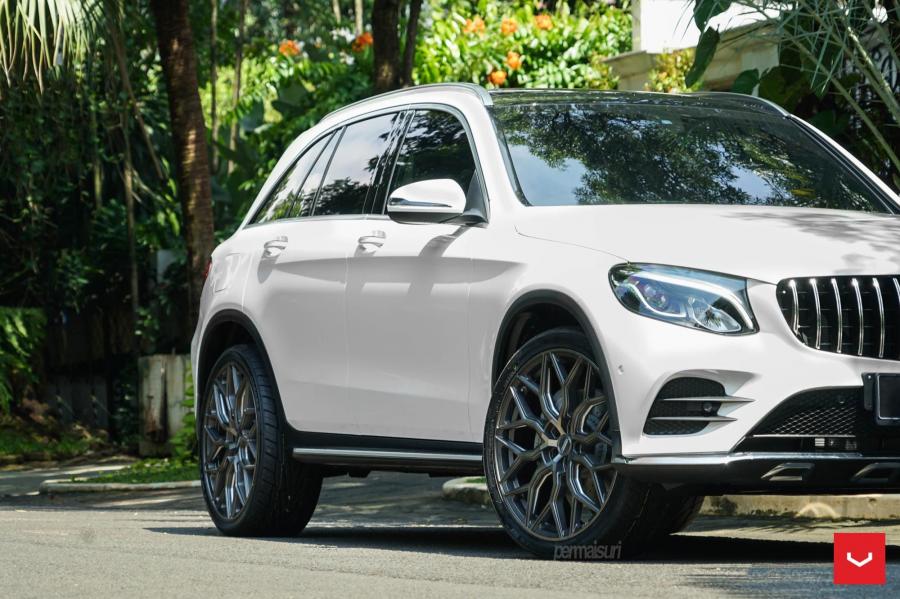 Детали экстерьера Mercedes-Benz GLC200 4Matic AMG Line by Permaisuri on Vossen Wheels (HF-2) 2019 года  (фото 3 из 12)